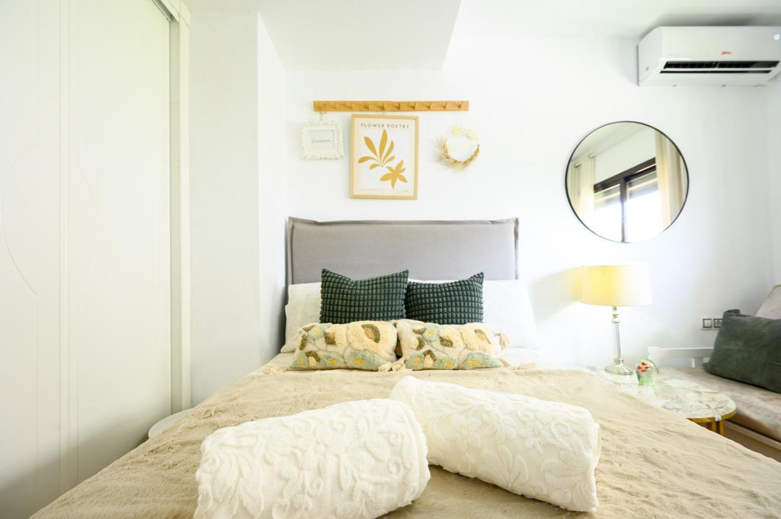 Estudio Con Parking Teatinos Malaga Living Extérieur photo